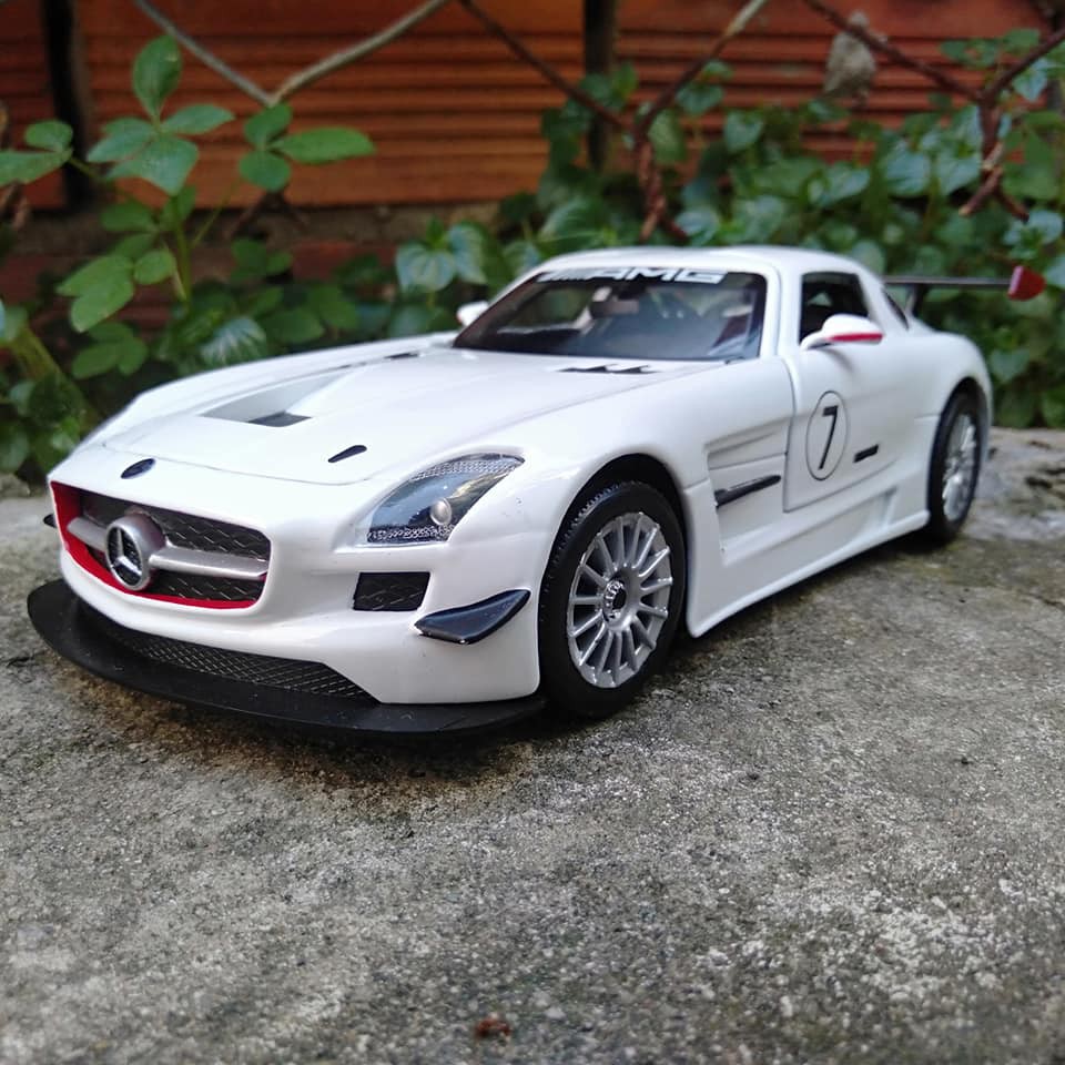 Mô hình xe Mercedes - Benz AMG GT3 1:24 Motormax - Trắng