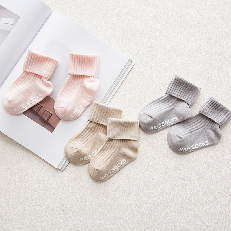 Tất Cổ Cao Kẻ Sọc Chống Trượt Cho Bé