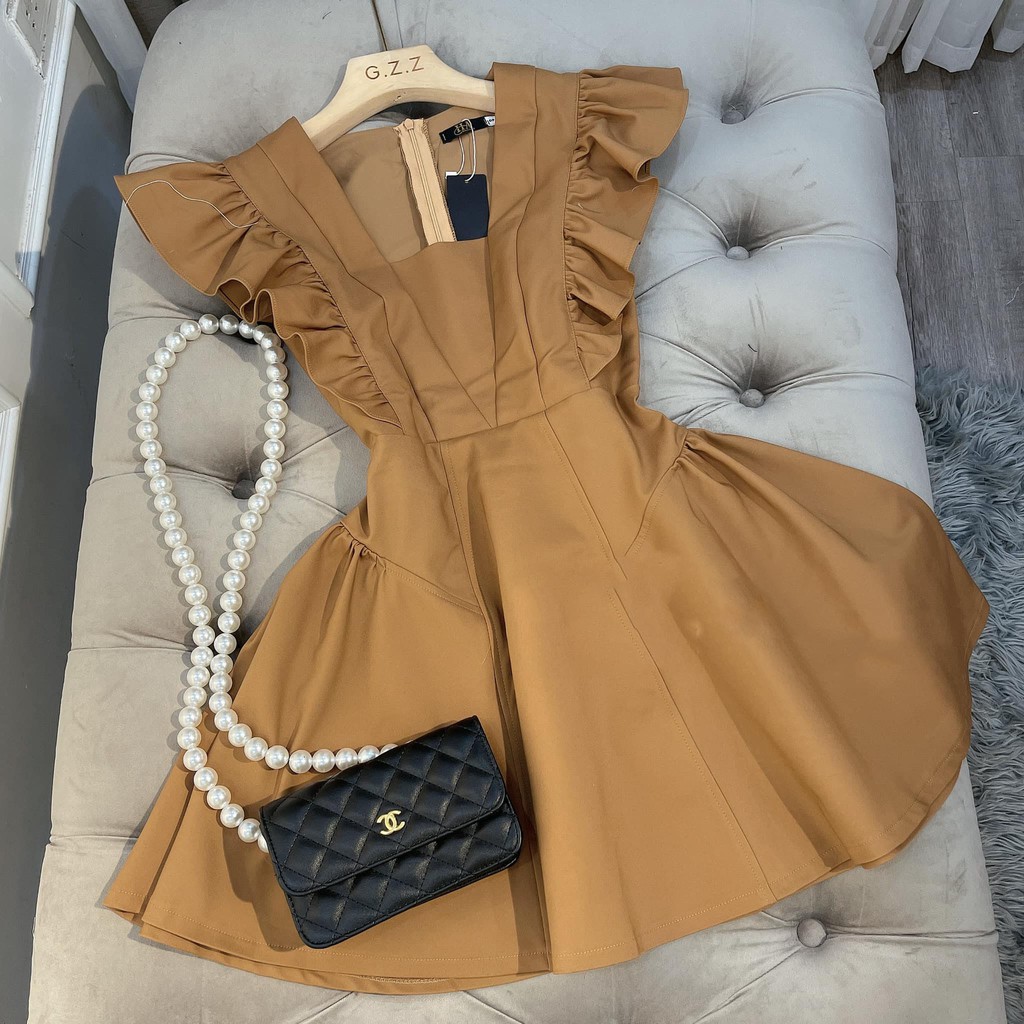 Đầm dạo phố màu nâu đất cổ V cánh tiên xinh xắn, dịu dàng - Pynis Dress | BigBuy360 - bigbuy360.vn