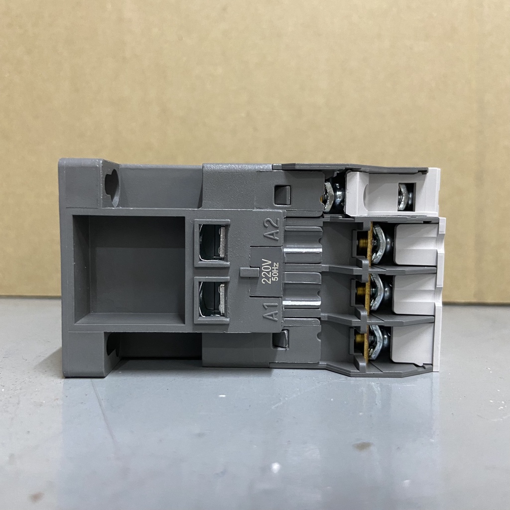 LS Contactor Khởi Động Từ 3P 12A MC-12b , Coil 220V/380V