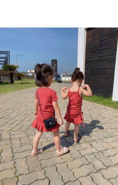 Đầm rút dây bé gái