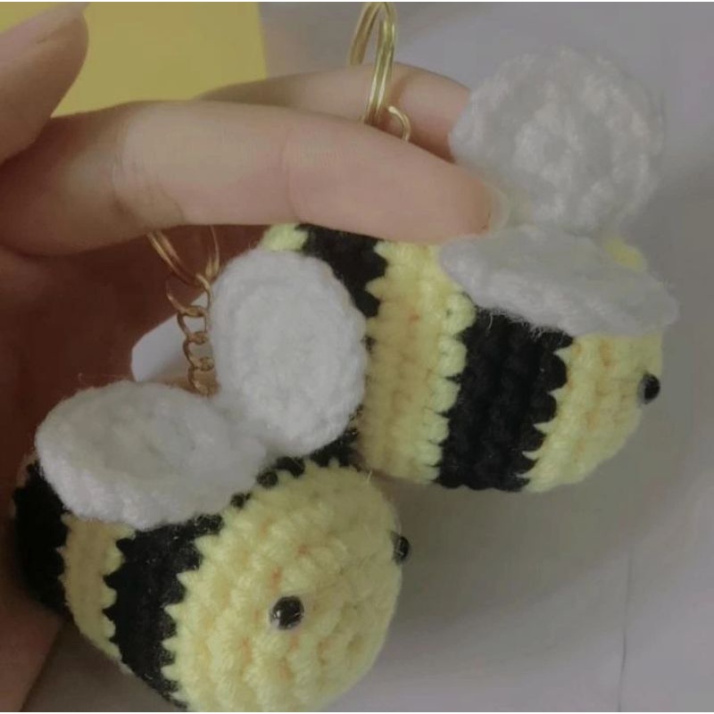 MÓC KHOÁ ONG VÀNG LEN HANDMADE