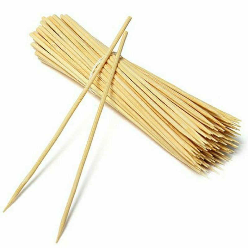 Tăm xiên que tre xiên thịt, xúc xích, hoa quả