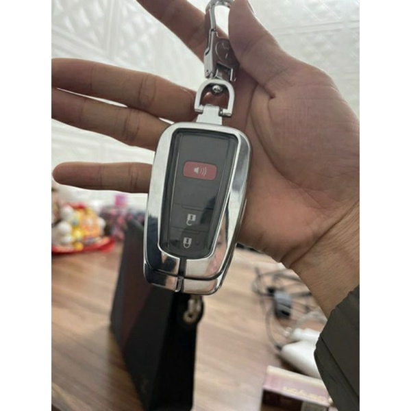 Ốp Chìa Khóa Xe Camry, Cross 2019 - 2023 Mẫu Inox Lót Silicon Cao cấp - màu đen, trắng - kèm móc treo chìa