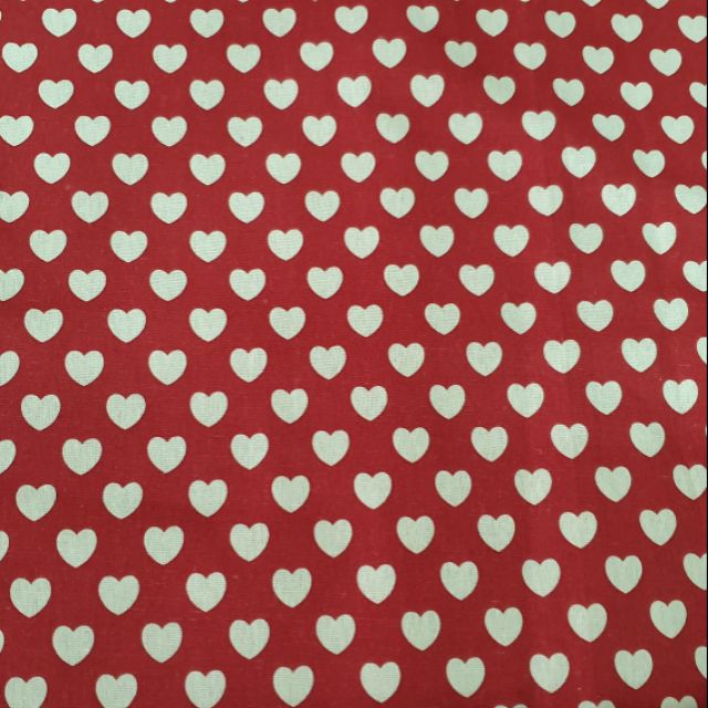 Vải bố trái tim trắng nền đỏ