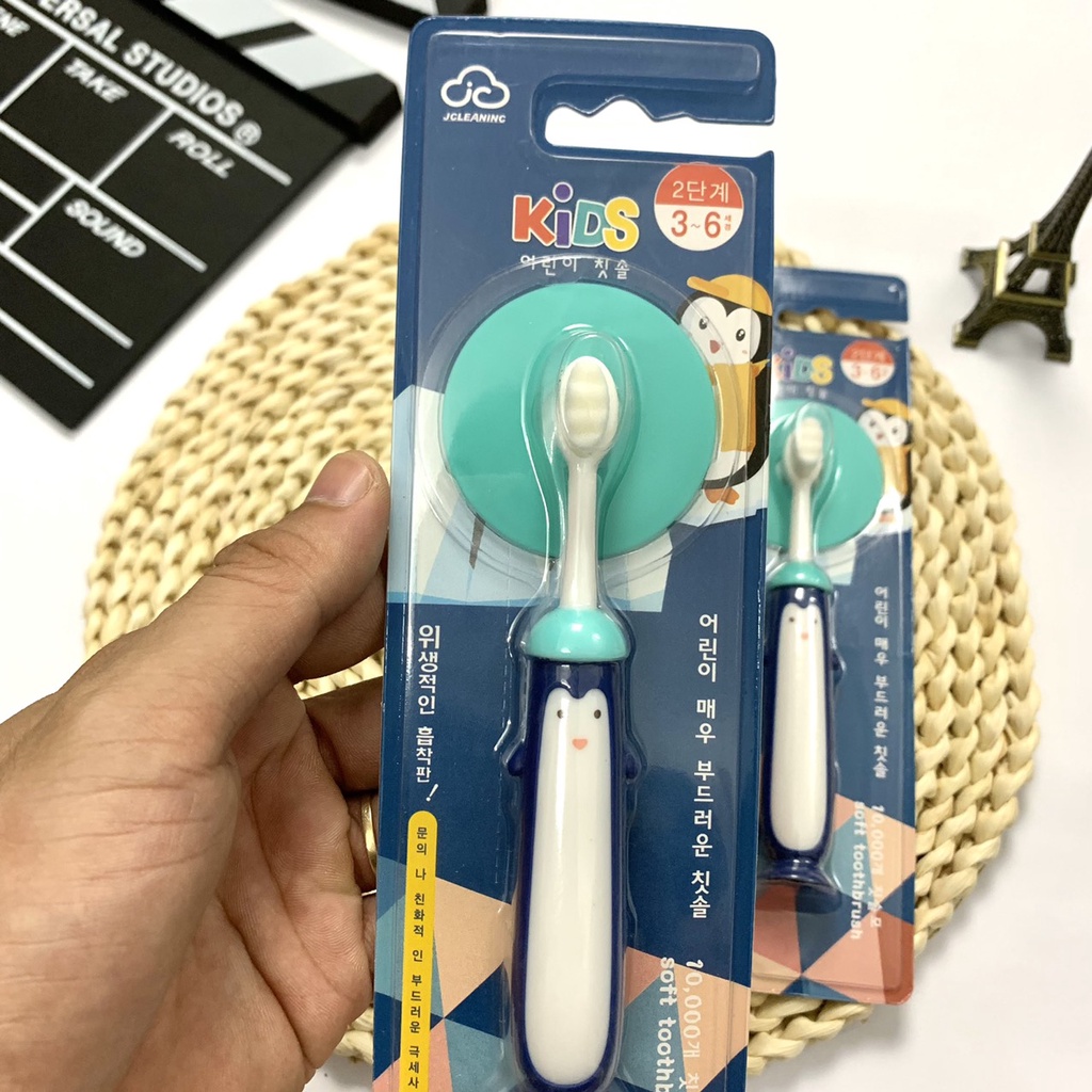 Bàn chải đánh răng cho bé hình chim cánh cụt 3 đến 6 tuổi lông mềm mại