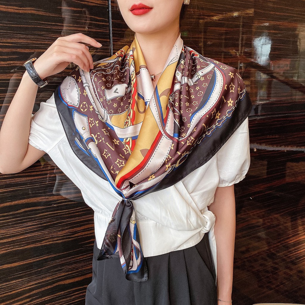 Khăn lụa quàng cổ hình vuông họa tiết thời trang cho nữ