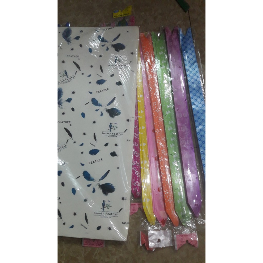 50 tờ giấy gói quà in hình 50x70cm kèm 50 nơ rút 50cm