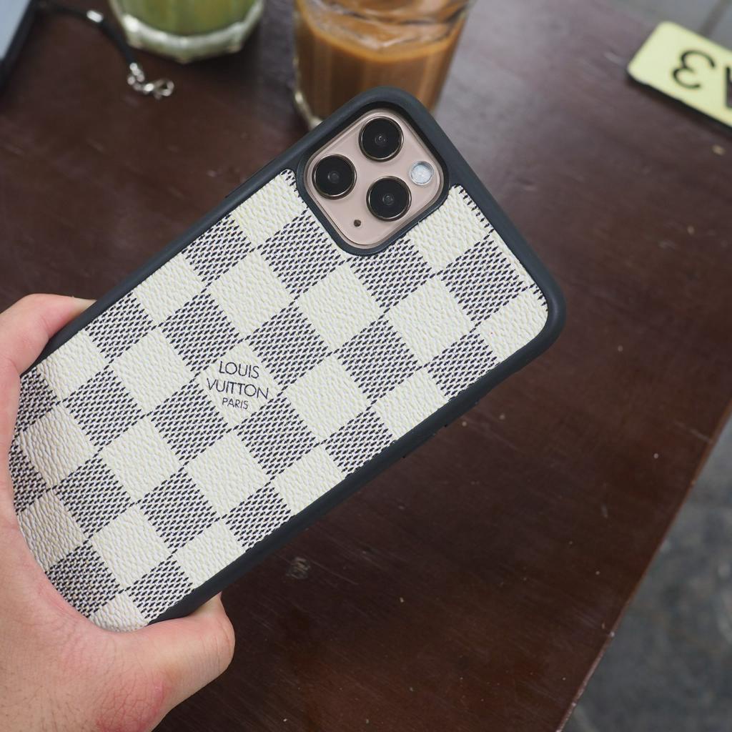 Ốp LV 14pro,14promax,13promax,13pro,12promax,7plus,8plus,X,Xs Max,11pro,11,11promax, da Canvas