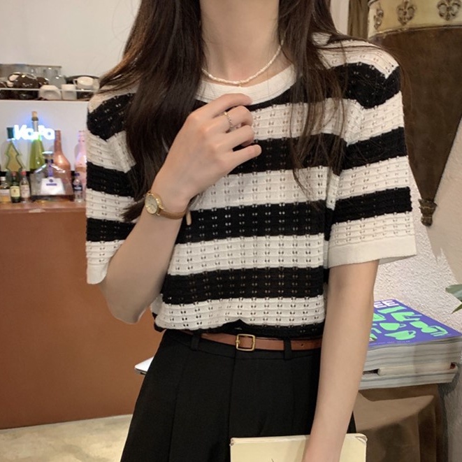 Áo Dệt Kim Ngắn Tay Form Rộng Họa Tiết Kẻ Sọc Phong Cách Retro Nhật Bản Cho Nữ