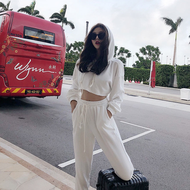 Bộ Quần Áo Thể Thao Phong Cách Hàn Quốc Năng Động Cho Nữ