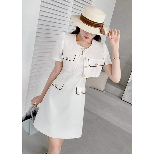 Set Váy Xòe Và Áo Khoác Viền Túi Cài Nút