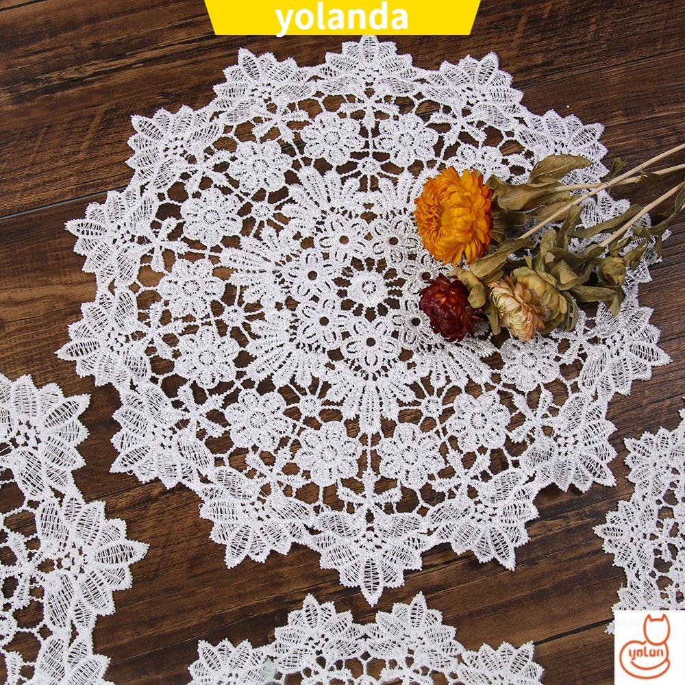 Khăn ăn bằng cotton thêu ren hình tròn màu trắng dùng trang trí bàn tiệc cưới