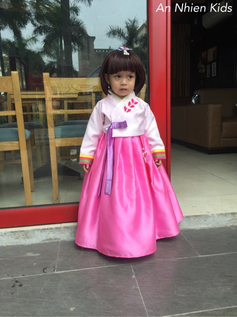 Hanbok bé gái