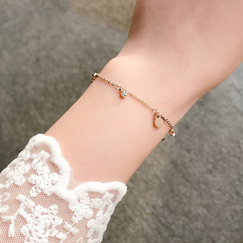 Vòng tay thép titan mặt hình trái tim mạ vàng 18k