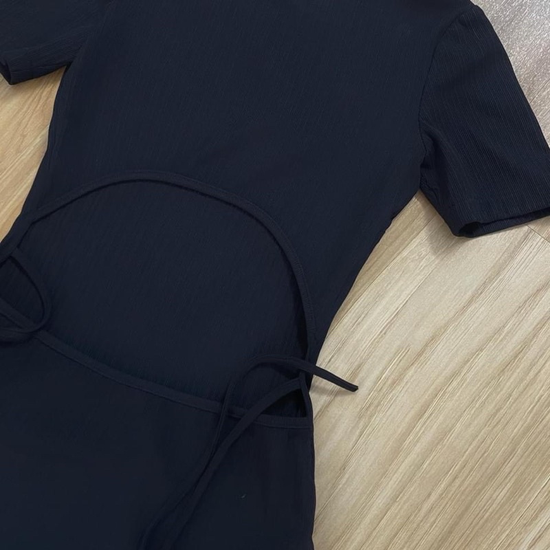 Đầm cổ tàu chất thun gân xương cá khoét lưng cá tính