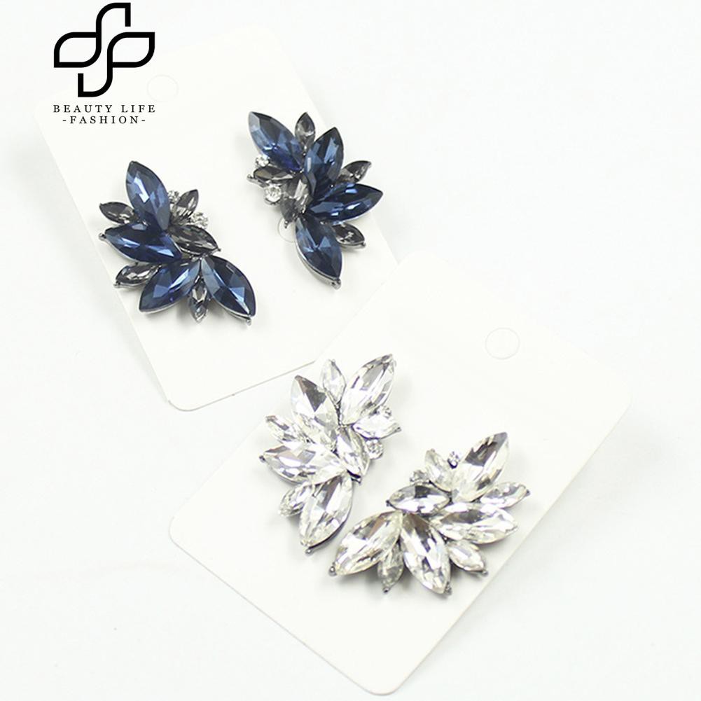 Hoa tai đính đá sang trọng dành cho nữ