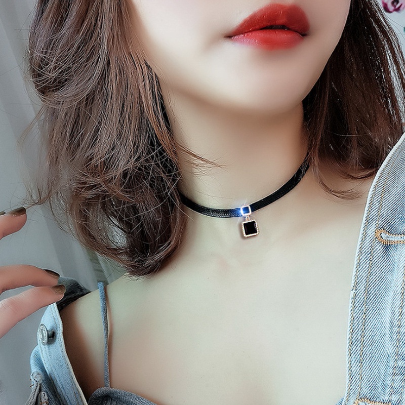 Vòng Cổ Bằng Da Màu Đen Thời Trang 2022 Dành Cho Nữ