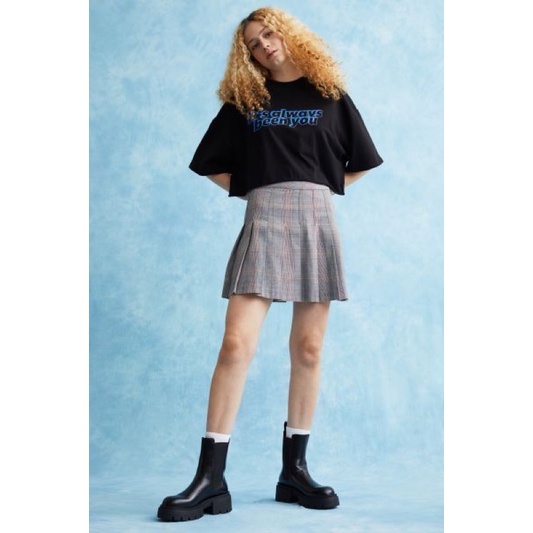 Áo Croptop Sex Education x H&M