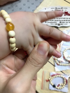 Vòng dâu tằm cho bé