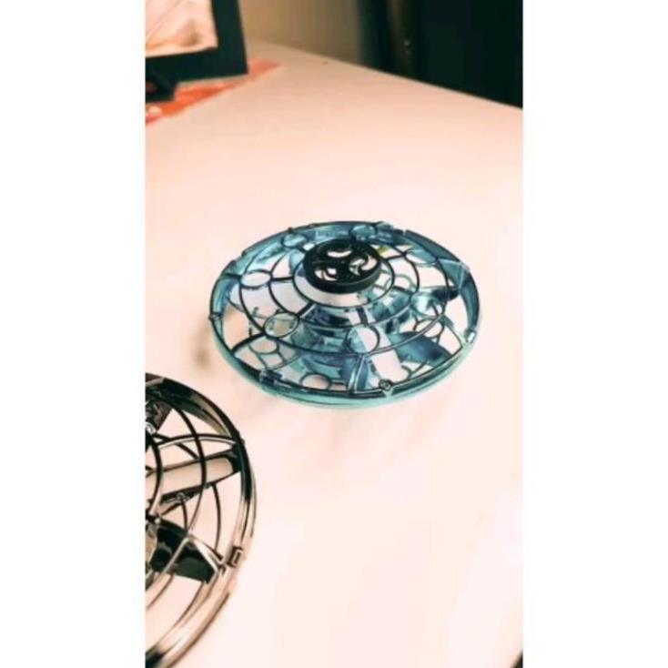 Đĩa bay ufo ma thuật siêu hót giao màu ngẫu nhiên