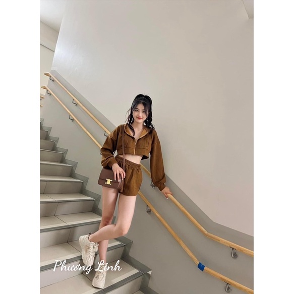 Bộ áo croptop mũ phối quần sooc đi phố