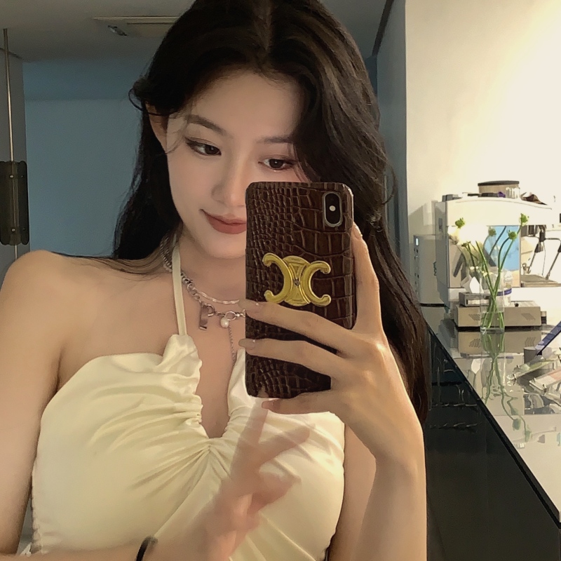 Áo hai dây cổ chữ V khoét sâu gợi cảm cho nữ