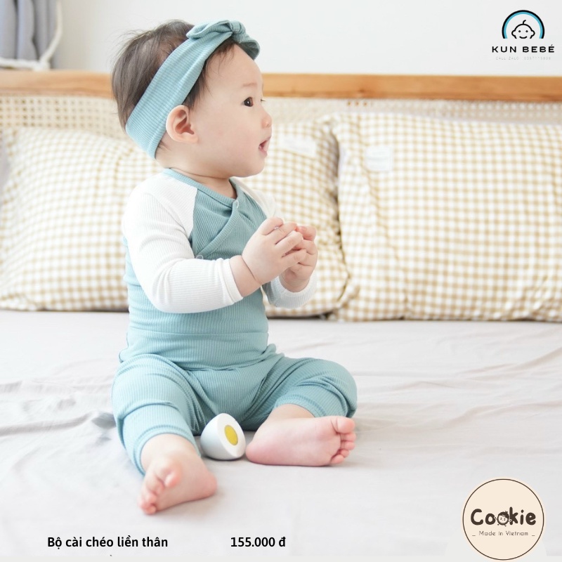 Bộ cài chéo dài tay Cookie cạp bo liền thân cho bé sản phẩm Cookie chính hãng