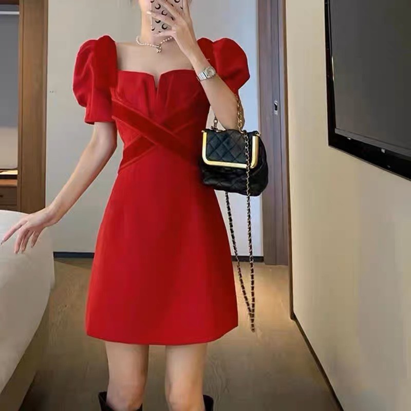 ĐẦM ĐỎ XẺ V NGỰC CHÉO DÂY VAI NƠ