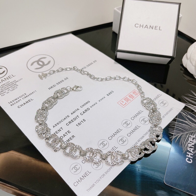 Dây chuyền đính đá chữ chanel