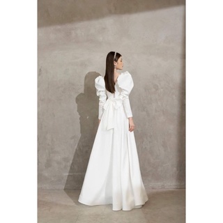  váy cưới cô dâu đi bàn chụp ảnh cưới tay dài phồng đính cúc kèm nơ có dây thắt ôm dáng 