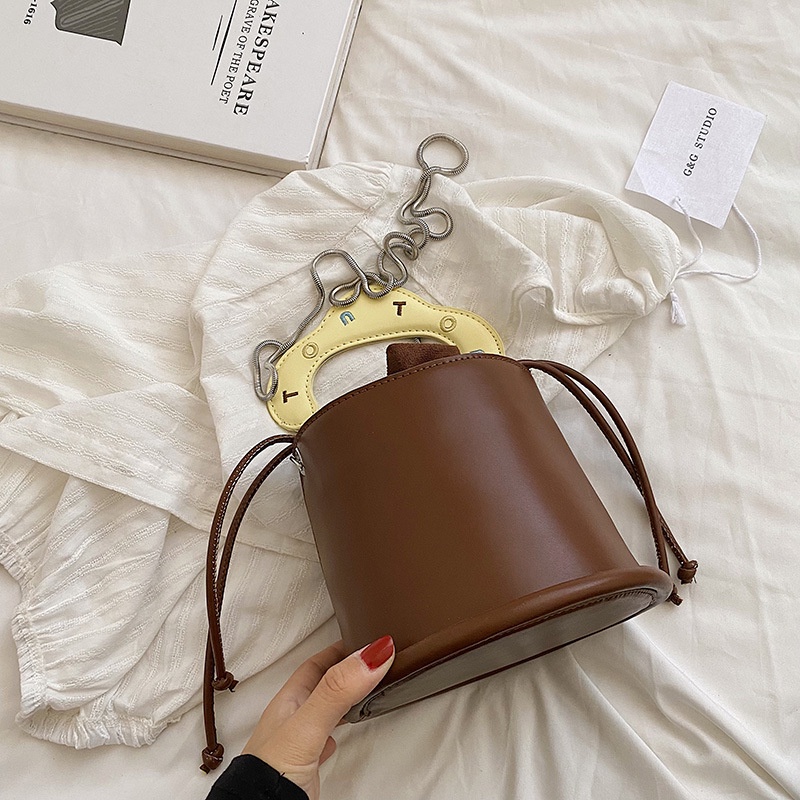 Túi đeo vai IELGY thiết kế đơn giản dễ phối đồ cho nữ