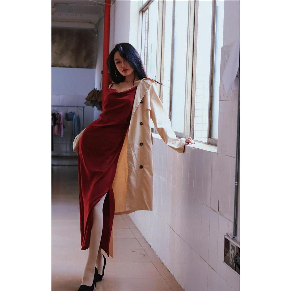 Đầm satin dài hai dây màu đỏ quyến rũ dành cho nữ