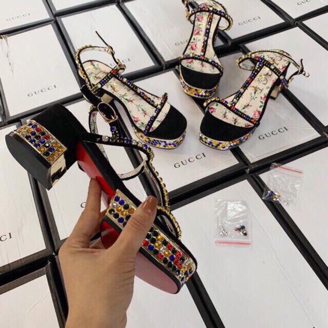 Sandal Hồ Ngọc Hà