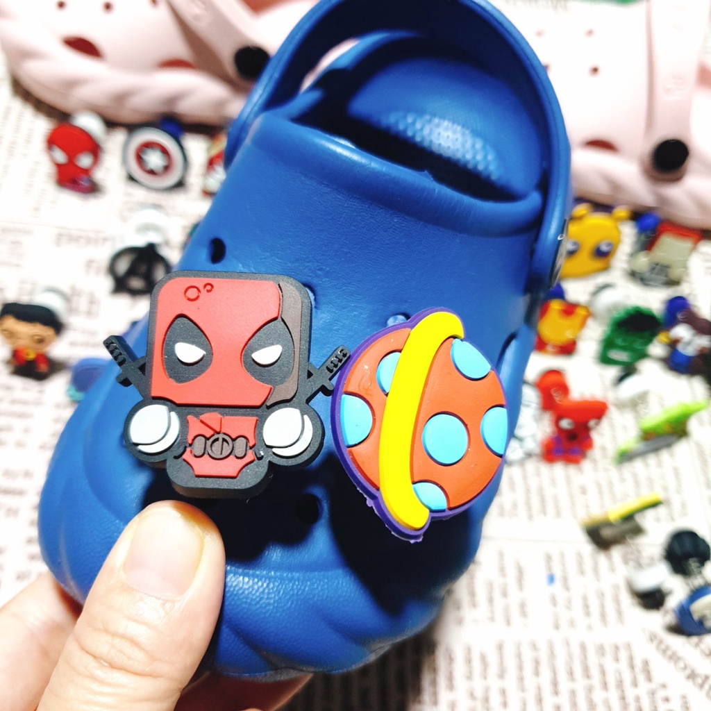 [Lò xo 2D] Sticker dán dép cross / nút gắn hkdesign mẫu có lò xo cho nam nữ gắn sục (01 Cái)