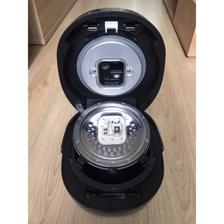 Nồi cơm điện Nhật- Tiger áp suất 2 bi 1 lít