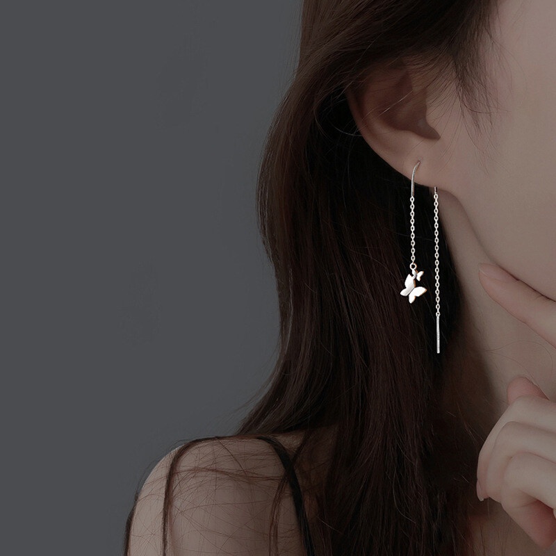 1 Đôi Bông Tai Dáng Dài Mặt Hình Bướm Phối Tua Rua Màu Bạc Phong Cách Vintage Cho Nữ