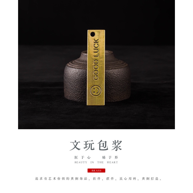 Mặt dây gắn móc khóa hình thước kẻ khắc chữ Good Luck và mặt cười bằng đồng nguyên chất