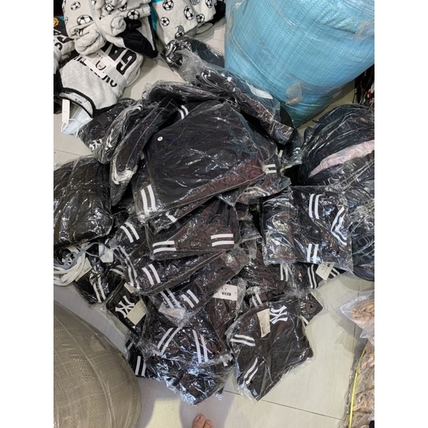 Bomber nỉ đen L A - HÀNG SALE KHÔNG ĐỔI TRẢ