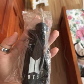 Quạt pin BTS có đèn như hình