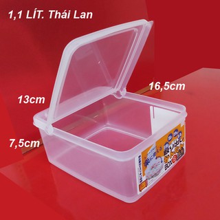 hộp nhựa đựng thức ăn nắp bật mở đứng 1,1 lít trong suốt; sx tại Thái Lan. D071