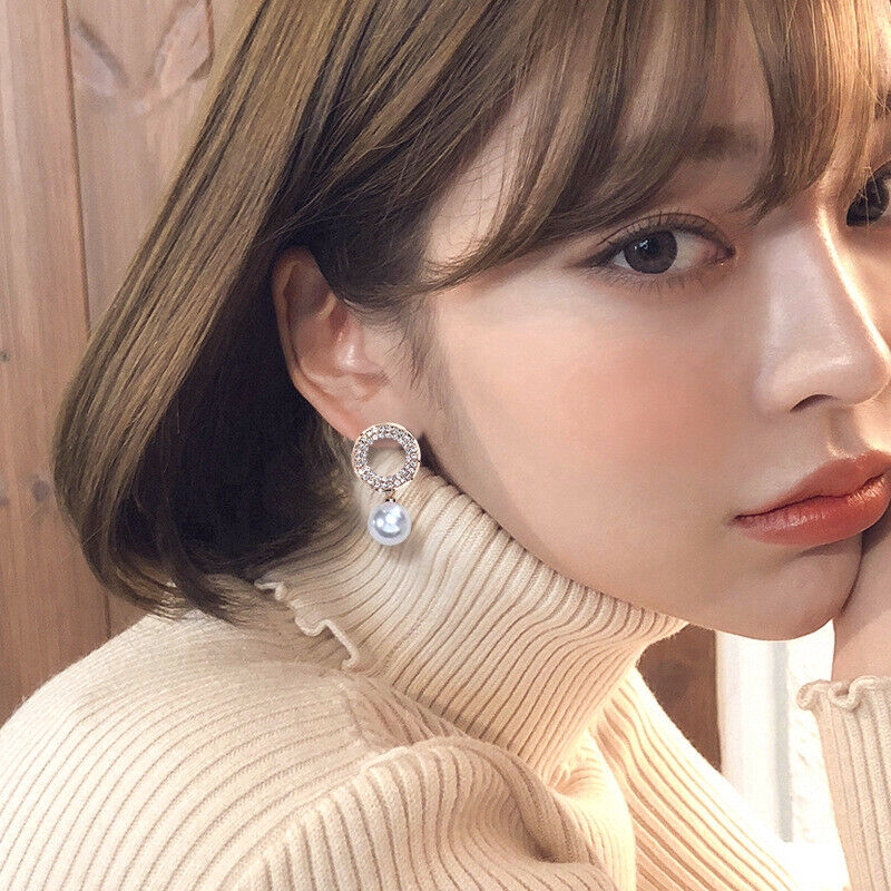 Khuyên tai dáng tròn đính hạt ngọc trai nhân tạo