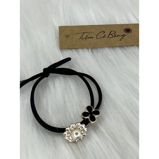 Cột tóc đính hạt sang trọng