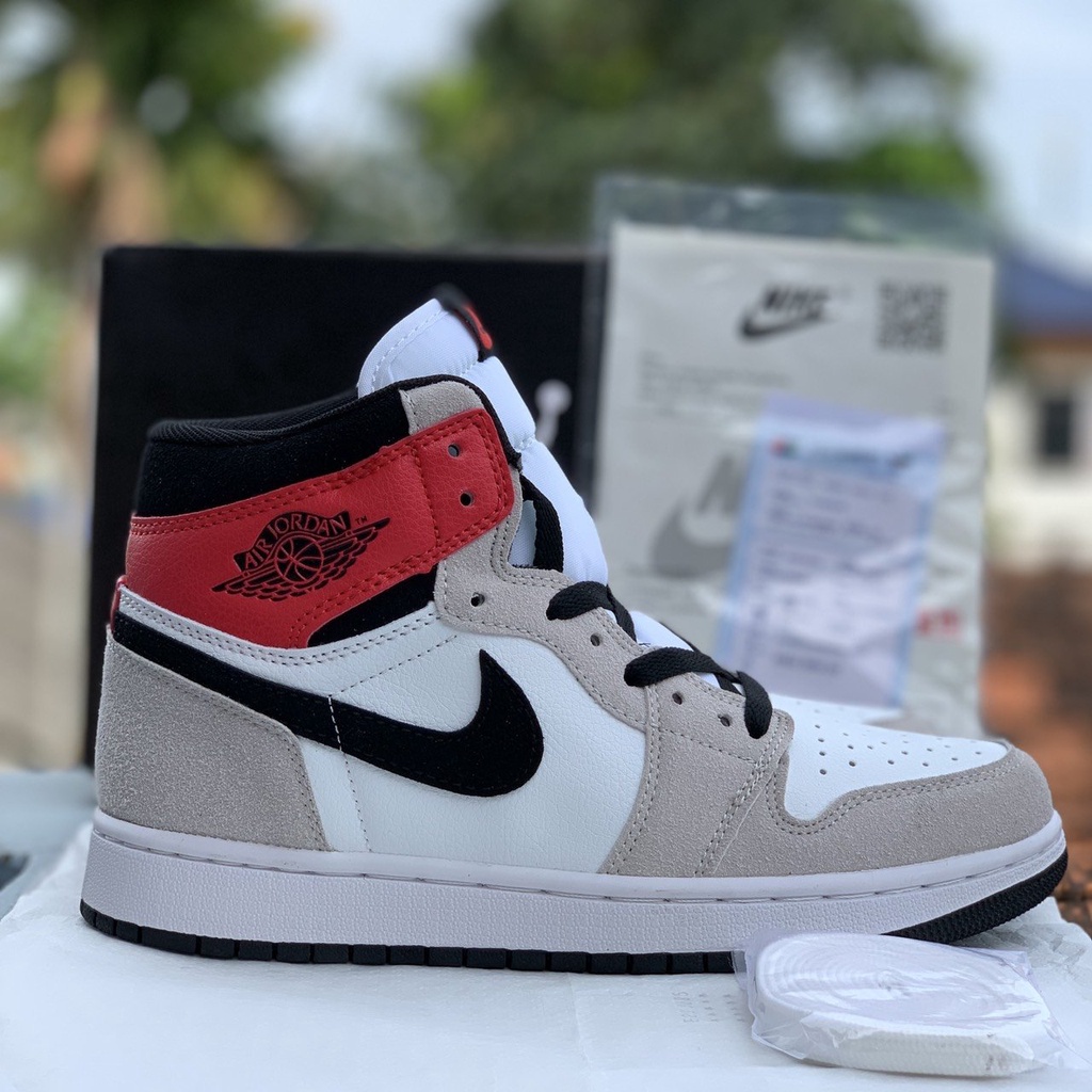 Giày Thể Thao Jordan 1 Cổ Cao Màu Kem Trắng Cổ Đỏ Nam Nữ