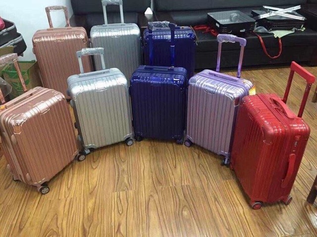 VALI NHỰA RIMOWA KHOÁ DÂY