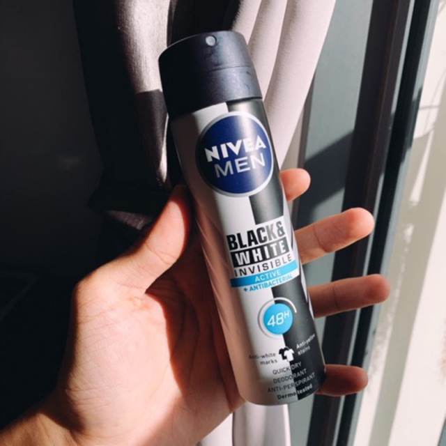 Xịt khử mùi Nivea Black and White Invisible - 150ml [New Arrival]