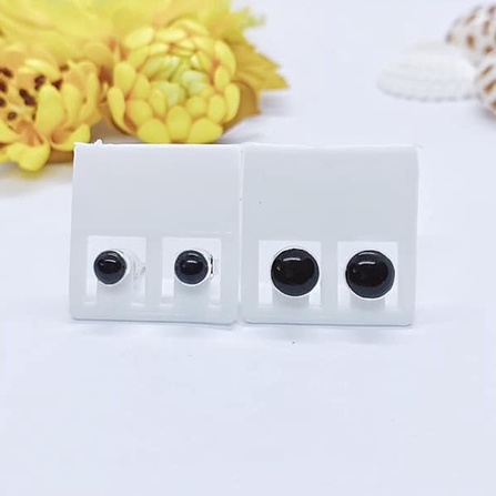 1 CHIẾC NỤ TAI BẠC NAM MÀU ĐEN HÌNH TRÒN