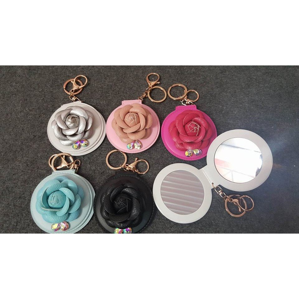 Gương làm đẹp bỏ túi Hello Kitty và Rose. siêu kute