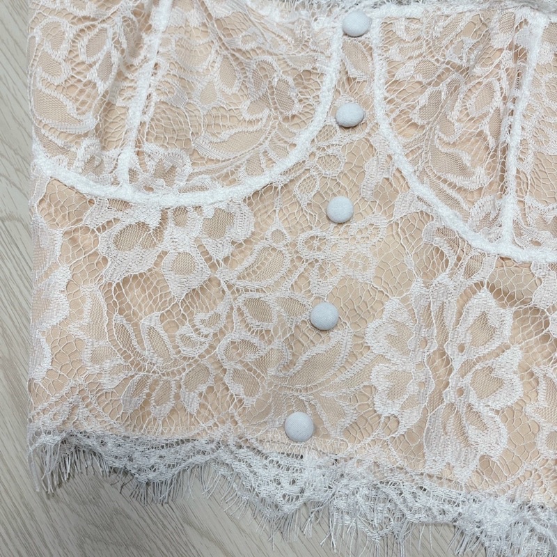 Áo hai dây sexy ren phối nút bọc thời trang