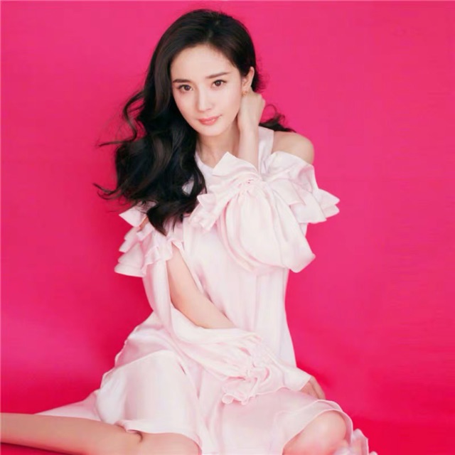 Đầm xoè cut-out tay đai Dương Mịch